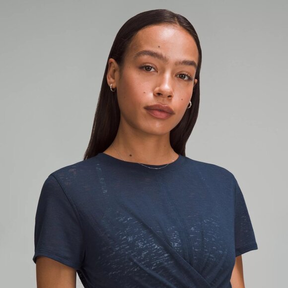 lululemon True Navy Tie-Waist Breathable Short-Sleeve Shirt size 4 or 6 - Picture 4 of 11